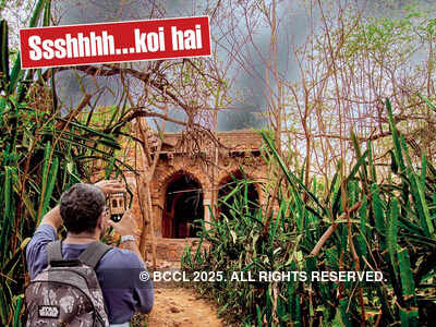 Ssshhhh...koi hai: Delhiites explore Malcha Mahal’s mystery