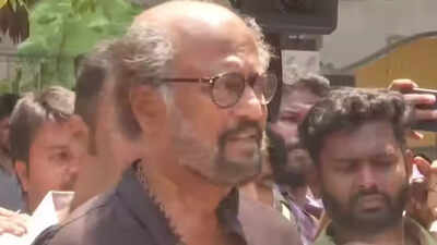 Viral video: Rajinikanth denies an umbrella at Sarath Babu's funeral