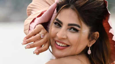 Cannes 2023: Komal Thacker’s captivating click from day 3 takes the spotlight