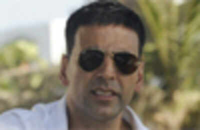 Akshay donates 250,000 pounds for Ice Hockey in India