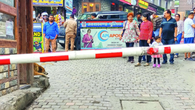 Mall Rd to be partly closed for traffic, shopkeepers object