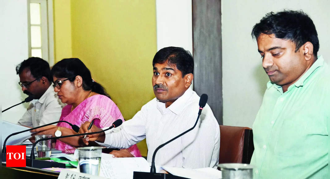 Mys Dist Nodal Secy Reviews Devpt Projects With Officials Mysuru News