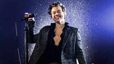 Onstage attack? Harry Styles injures eye after being hit with an object amid performance