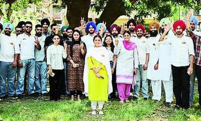 Sfs Sfs Unveils Manifesto Sath Names Vice Prez Candidate Chandigarh