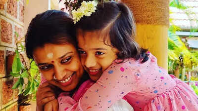Sithara Krishnakumar shares a handwritten letter of her daughter to grandma, says 'I felt peaceful reading this'