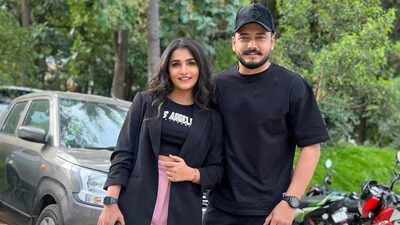Rumored couple Aravind KP and Divya Uruduga propose for the first time on 'Family Gangstars'