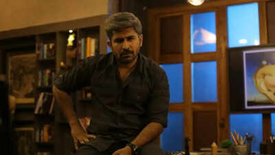 Dhananjayan attends Vijay Antony’s daughter Meera’s funeral, says the actor refuses to even have a single drop of water