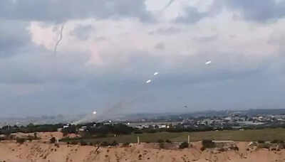 US strikes Iran-linked sites in Syria in retaliation for attacks on US troops