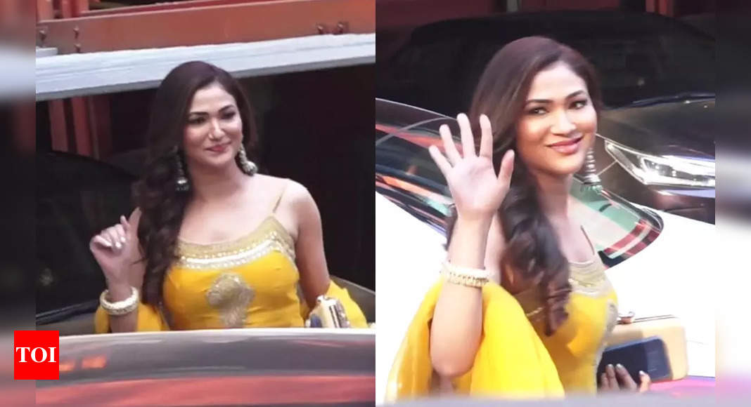 Ridhima Pandit Attends Arbaaz Khan Sshuras Wedding Glows In A Golden