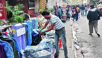 Hawkers Hawkers Overrun Pavement Along Vip Corridor In Kolkata