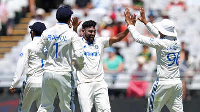 Nd Test Mohammed Siraj S Career Best Helps India Bowl South