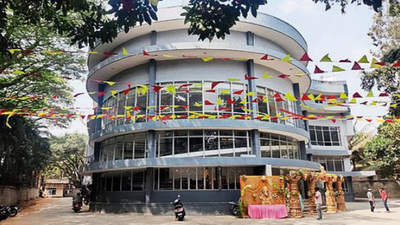 In age of multiplexes, this 50-yr-old single-screen continues to thrive