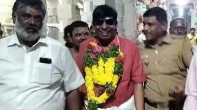 Vadivelu visits Rameswaram Ramanathaswamy temple; reacts to Vijay's political entry