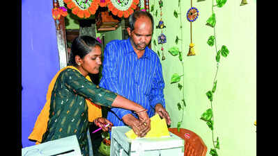 Elderly, disabled in Cantt vote from home for LS & assembly
