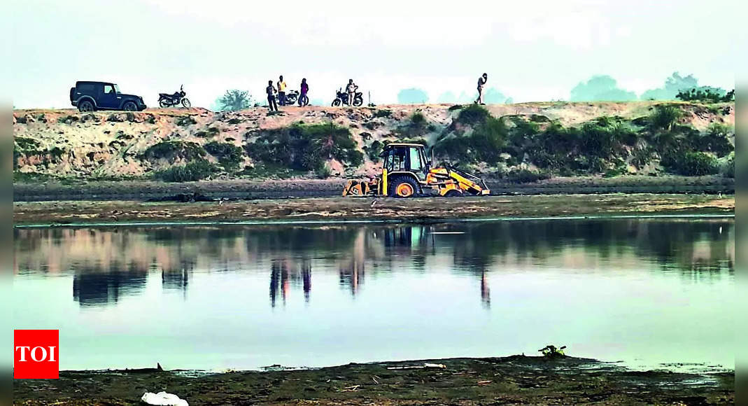 Illegal Mining Illegal Mining On Yamuna Banks Govt Cracks Down On