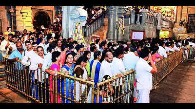 Cool weather leads all roads to Yadadri, temple brims over