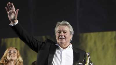 Alain Delon, smoldering French film star, passes away at 88