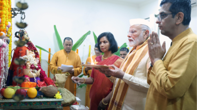 PM Modi participates in Ganpati Puja at CJI Chandrachud's residence