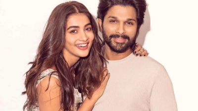 A BTS picture of Allu Arjun and Pooja Hegde from 'DJ' makes fans recall the good onscreen chemistry - Throwback