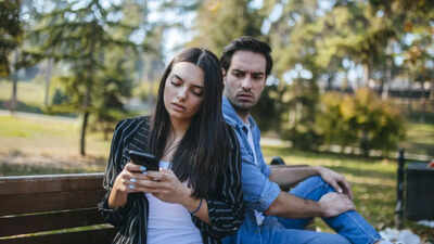 5 ways insecurity can ruin a relationship