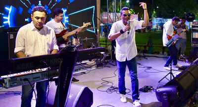 Kolkata witnesses an electrifying performance of Lakkhichhara on Sasthi