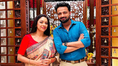Manish Naggdev shares a pic with Anupamaa’s Rupali Ganguly as he joins as Toshu