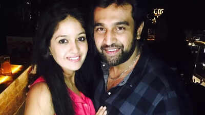 Meghana Raj visits husband Chiranjeevi Sarja's memorial on his birth anniversary - WATCH video