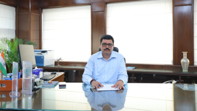 Senior IAS Vipin Kumar takes over as AAI chairman
