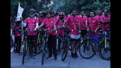 400 cyclists create breast cancer awareness in HCG Centre’s cyclathon drive