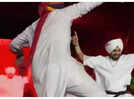 Diljit Dosanjh breaks into bhangra with Marwari fan at Jaipur concert, calls pagdi "our pride"