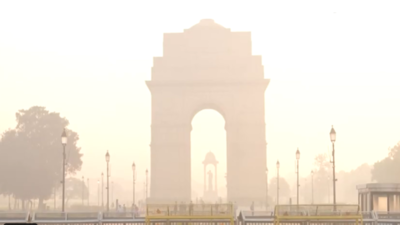Delhi's air quality deteriorates, AQI in 'very poor' category