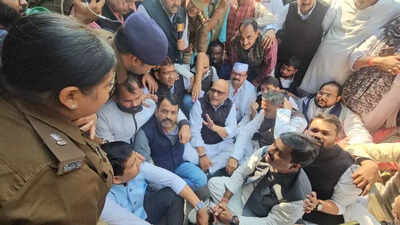 Congress workers scuffle with cops after party delegation stopped from visiting Sambhal