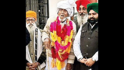 For 92-yr-old from Pakistan, a homecoming after 77 years