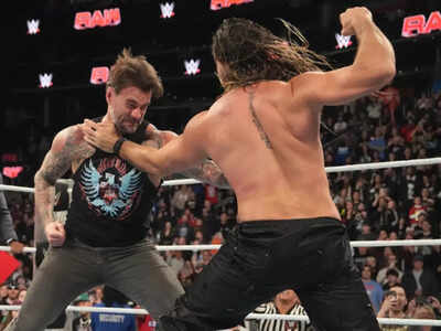 WWE Icon REACTS to CM Punk and Seth Rollins RAW Promo