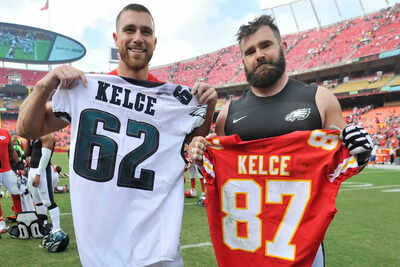 Jason Kelce rejects Travis’ idea of a split Eagles-Chiefs jersey, unlike their mom Donna at the Super Bowl LVII