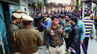 Delhi assembly polls: AAP accuses BJP of distributing cash, latter retorts with fake voting charge