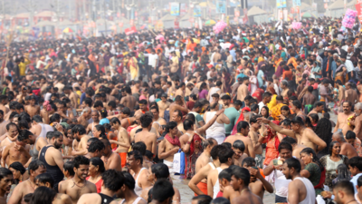 Akharas lower their flags, begin leaving Maha Kumbh