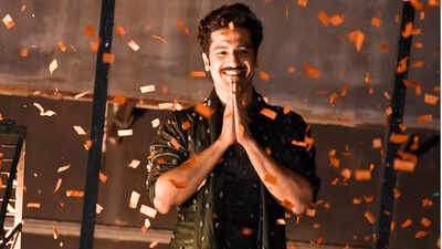 Vicky Kaushal wows crowd speaking fluent Bengali in Kolkata