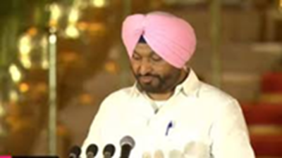 'It is not good to do politics on every issue': Union minister Ravneet Singh Bittu on deportation row