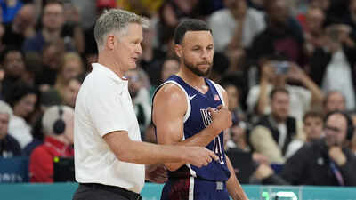 Steve Kerr labels Stephen Curry’s performance as a defining moment in basketball history: “It was one of the greatest moments”