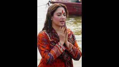 Tamannaah Bhatia takes the holy dip at Sangam
