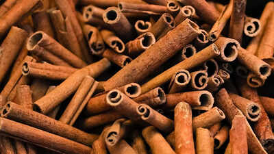 Can adding a pinch of Cinnamon to regular tea reduce sugar levels?