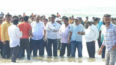 Fishermen against construction of commerical port at Keni village