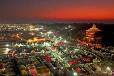 10 most unforgettable moments that went viral on social media from Mahakumbh 2025