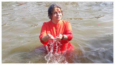 Nupur Alankar spotted taking a holy dip at the Maha Kumbh