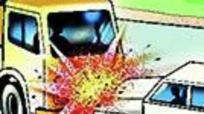 4 returning from 'mundan' killed in crash