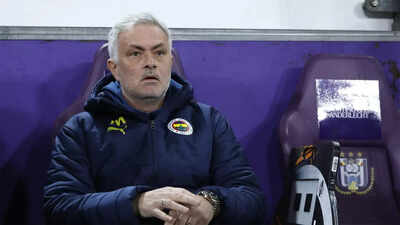 Fenerbahce take Galatasaray to court over 'attack' on coach Jose Mourinho