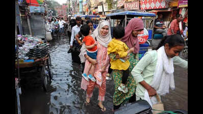 Residents struggle with flooded roads, foul smell in Patna areas