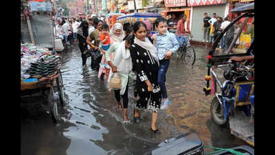 Residents struggle with flooded roads, foul smell in Patna areas