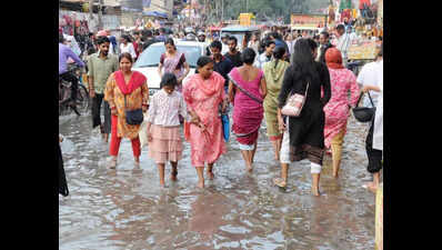 Residents struggle with flooded roads, foul smell in Patna areas